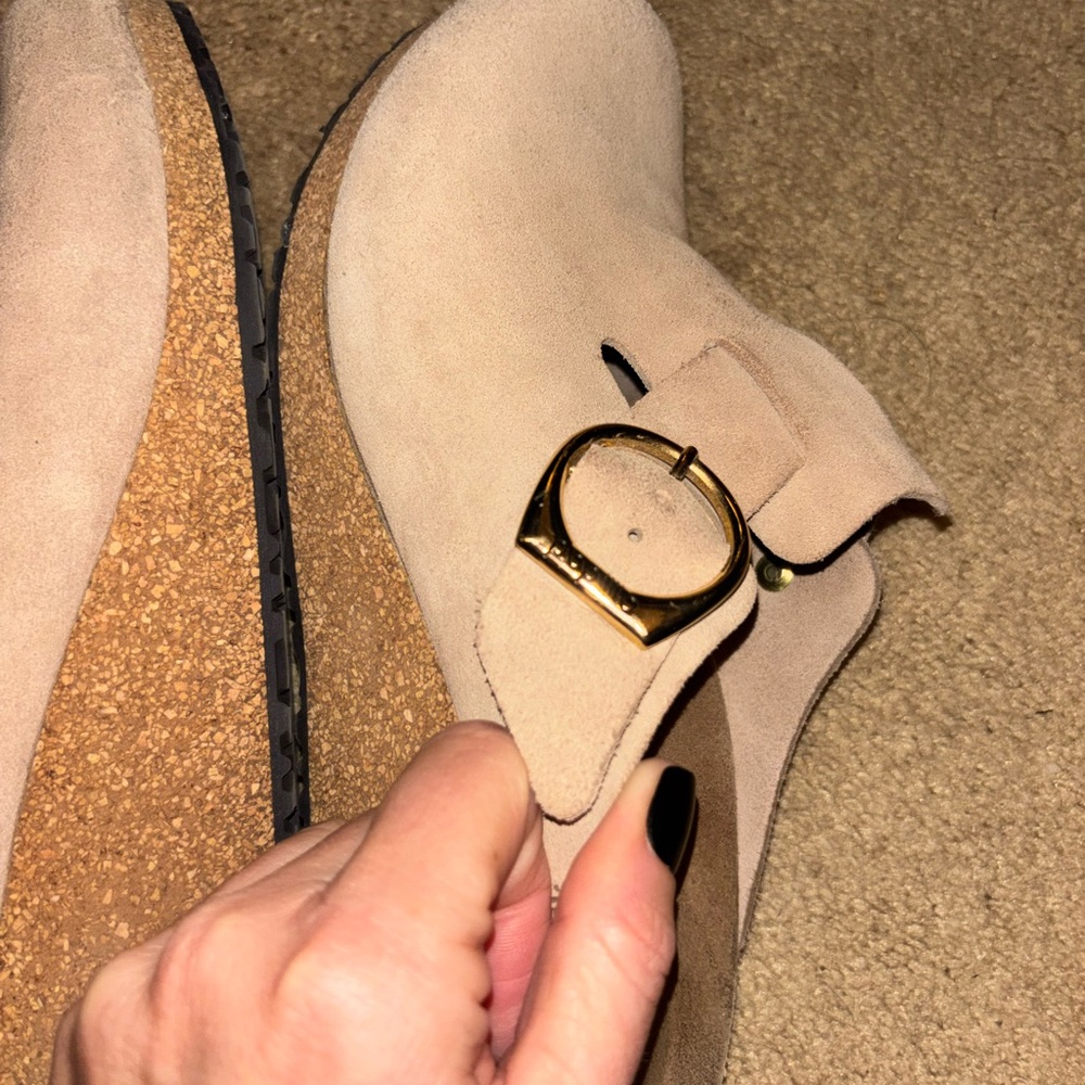 Papillio (Birkenstock) Light Tan Suede Clogs with Gold Buckle - Picture 4 of 8